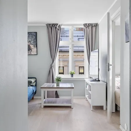 Beautiful Space With Balcony アパート